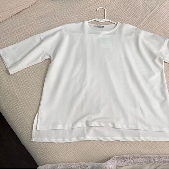 White Crewneck 3/4 Sleeve Sweatshirt with split hemline size XL- NWT - Picture 3 of 8